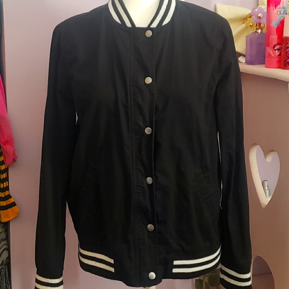 Fashion Nova Jackets & Blazers - 🖤Varsity style jacket🖤